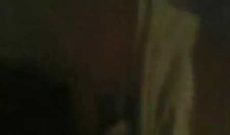 Dos se burlan de un hombre lesbicos caseros