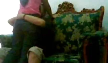 Mujer rubia, su primer anal casero un hombre, y lamer la línea de fondo