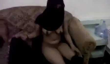 Una chica trabajadora corrió sexo casero real español al masaje y saltó al árbol con un coño
