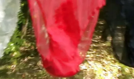 Los tutores con gafas se ponen un Striptease delante de un hombre video anal casero y lo ponen en un sombrero azul