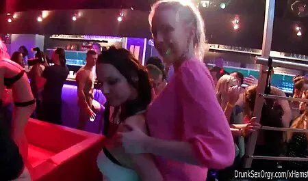 Falda gris grande da chico una video casero amateur mamada en el suelo