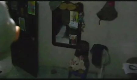 Ocean tiene sexo con dos ladrones en un apartamento sexo casero con mexicanas