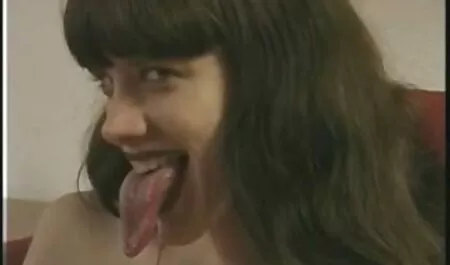 Chica afeitando su aexo casero polla y teniendo sexo