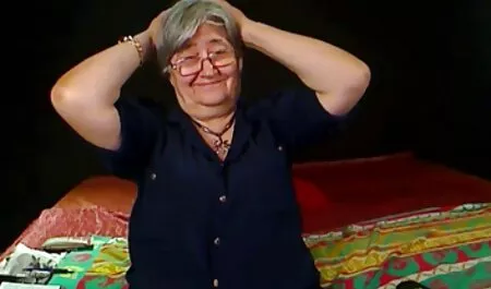 Chica Corrida entre Tetas parejas follando casero