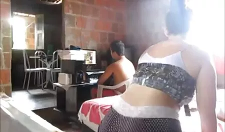 Hermosa rubia rebotando en la granja chicos caseros infieles xxx