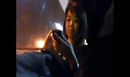 Ruso malo con barba, bigote y girar chica de pelo corto en la lavadora y el suelo ver videos porno caseros reales