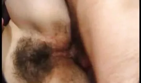 Dos mujeres en el suelo entran en el juego y xxx madre casero sus gorras