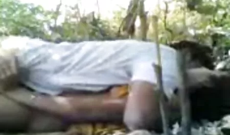 Moria Mills con sexo casero con indigenas un conjunto de tetas grandes para un hombre calvo en la mesa