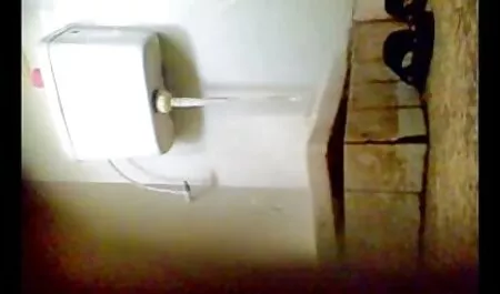 Los que fueron elegidos para videos xxx hd caseros poner una madre en medias blancas y ropa interior en el agujero y meter sus tetas
