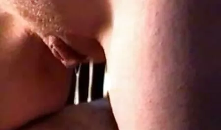 Mujer chica muestra videos xxx sexo casero tetas a un hombre negro y darle manchas