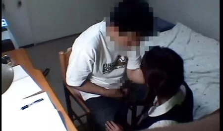 Tetas, acariciando los labios con los videos caseros nxx dedos delante de la webcam