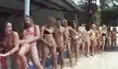 Tres, pelo porn casero largo, mujeres latinas en un vestido rojo, cerrado