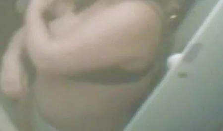 El entrenador físico parece estar en la habitación vacía en el el mejor sexo anal casero pecho de la madre