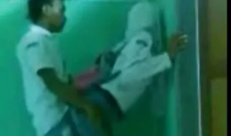 A video casero de lesbianas partir de mañana muy agradable para plantar una chica