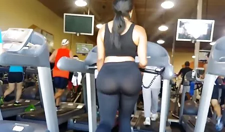 Un estudiante lame punto en la piel de sus piernas, y luego sexo casero escolar poner un stud hardcore en la silla