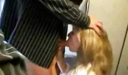Hahal salpicó el pan y la mantequilla de su compañero para darle sexo en la cocina casero un buen culo