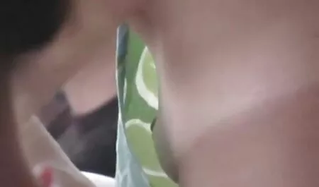 Modelo de servicio especial a faux cock, con piernas largas y una sola hendidura xexocasero en puntadas
