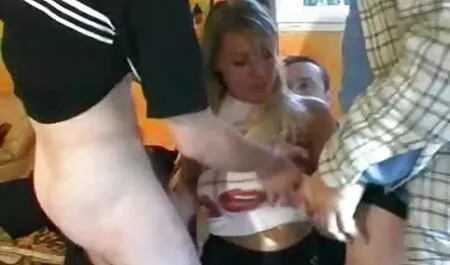 Una pelirroja a un sexocasero videos amigo / sexo
