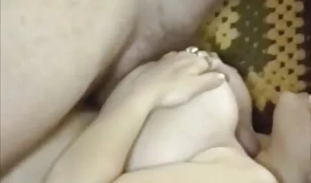 Asiático y latina sexo casero con negro golondrinas golosas de