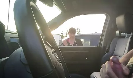 Jefe yacía sobre la mesa una madre con muslos gruesos y lo abofeteó en las aberturas sexso casero xxx en la entrevista