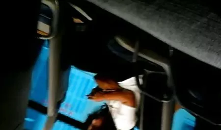 Peluche rojo coño de su marido en la sala de estar xxx casero video