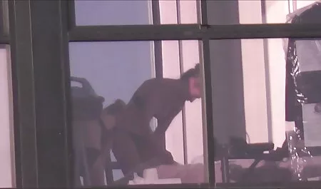 Lindo y afeitado gran polla chupando y luego dando su sexo casero mexicano gratis coño