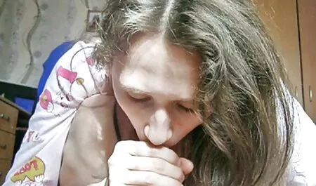 Un hombre videos caseros reales xxx posa a la criada en el baño y follar