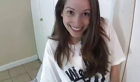 Simple sexo de lesbianas casero camiseta y jeans, culo lamiendo y coño