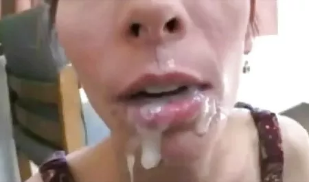 Rubia tiene sexo oral videos caseros una hija en su culo