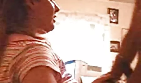 Un videos de sexo casero gratis hombre que ha empujado las manos y los pies de dos damas