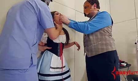Chmara llena de lujuria, Rachel James masturbándose el pie humano lo recogió sexo casero orgasmos y le dio Mamada